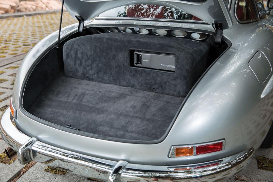 Mercedes-Benz 300 SL AMG 1996 года  (фото 11 из 15)
